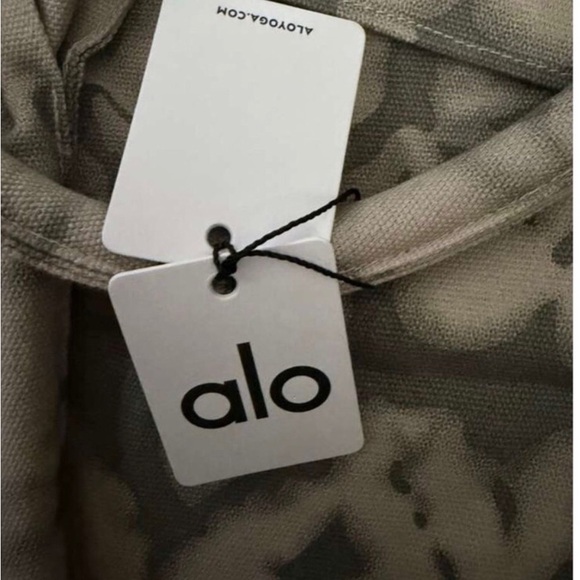 ALO Yoga Gray Tie-Dye Women's Tote Bag - Picture 5 of 5